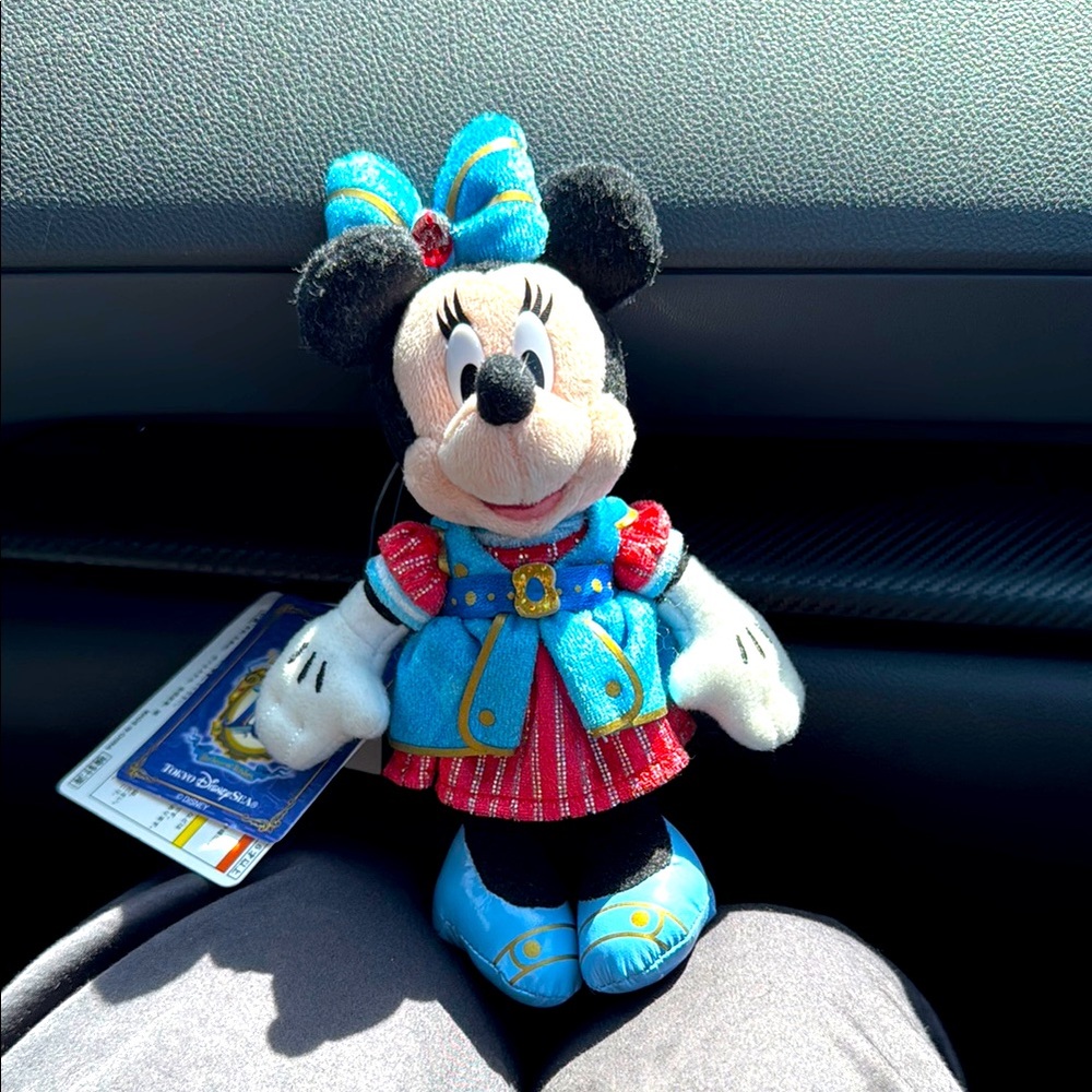 Tokyo DisneySea 15th Anniversary Minnie keychain